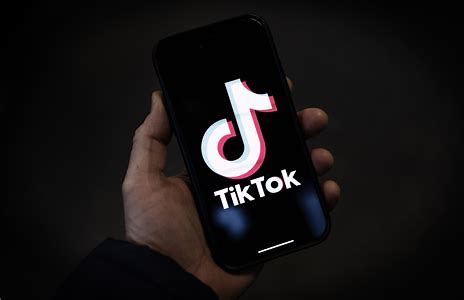 手工羽毛扇網(wǎng)站如何憑借傳統(tǒng)工藝傳承擴大流量？同行都是怎么做的？