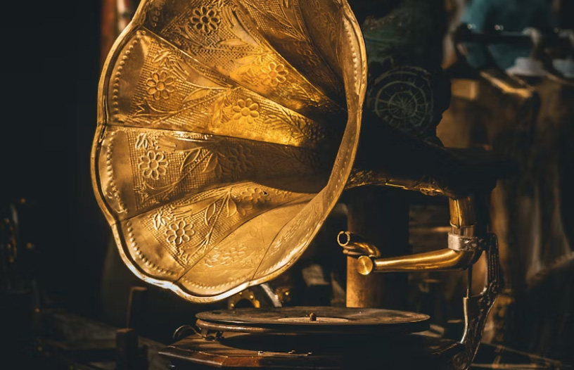 手工羽毛扇網(wǎng)站如何憑借傳統(tǒng)工藝傳承擴大流量？同行都是怎么做的？