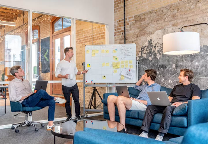 手工羽毛扇網(wǎng)站如何憑借傳統(tǒng)工藝傳承擴(kuò)大流量？同行都是怎么做的？